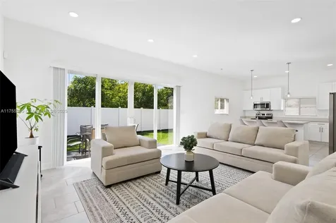 2818 NW 7th Court Fort Lauderdale FL 33311