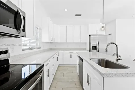 2818 NW 7th Court Fort Lauderdale FL 33311