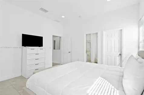 2818 NW 7th Court Fort Lauderdale FL 33311