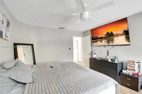 1514 NW 183rd Terrace Pembroke Pines FL 33029