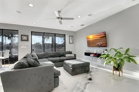 1514 NW 183rd Terrace Pembroke Pines FL 33029