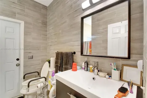 1514 NW 183rd Terrace Pembroke Pines FL 33029