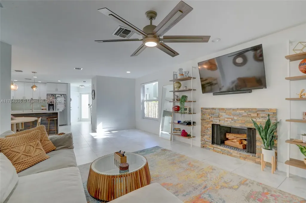 807 SW 8th Terrace Fort Lauderdale FL 33315