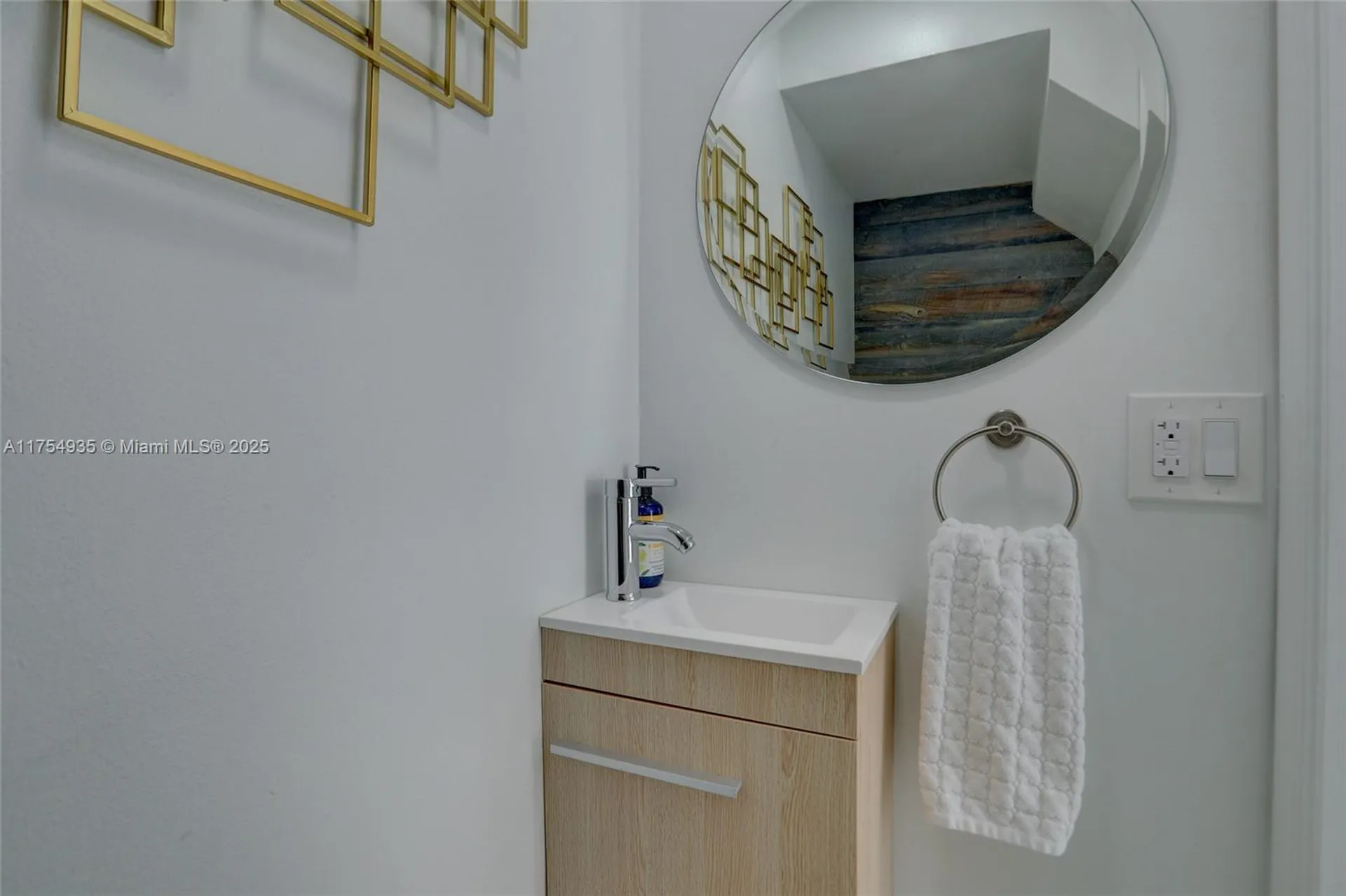 807 SW 8th Terrace Fort Lauderdale FL 33315