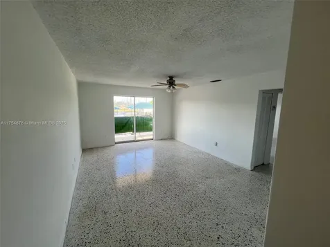 887 W 29th Street Hialeah FL 33012