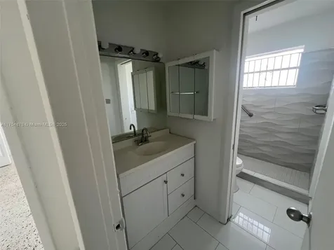 887 W 29th Street Hialeah FL 33012