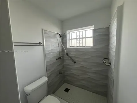 887 W 29th Street Hialeah FL 33012