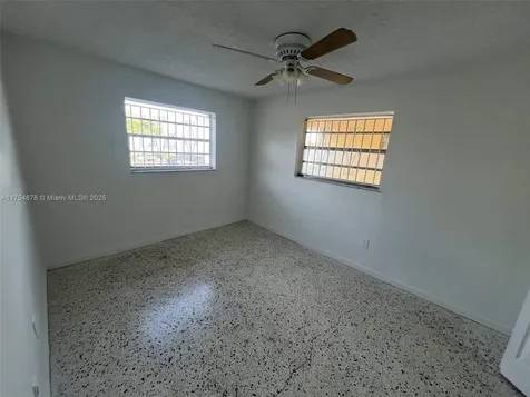 887 W 29th Street Hialeah FL 33012