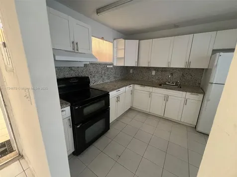 887 W 29th Street Hialeah FL 33012