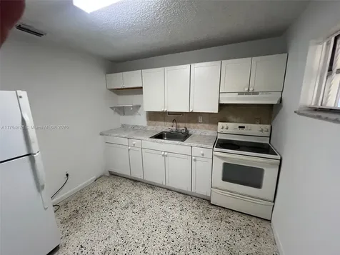 887 W 29th Street Hialeah FL 33012