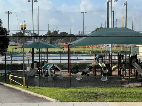 887 W 29th Street Hialeah FL 33012