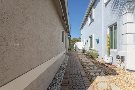 1628 NW 208th Way Pembroke Pines FL 33029