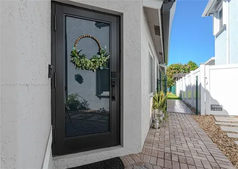 1628 NW 208th Way Pembroke Pines FL 33029