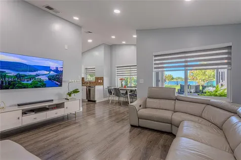 1628 NW 208th Way Pembroke Pines FL 33029