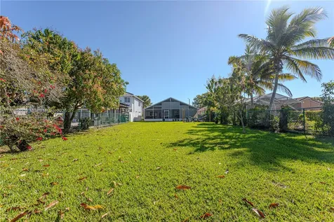 1628 NW 208th Way Pembroke Pines FL 33029