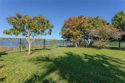 1628 NW 208th Way Pembroke Pines FL 33029