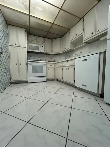 500 Bayview Drive Sunny Isles Beach FL 33160
