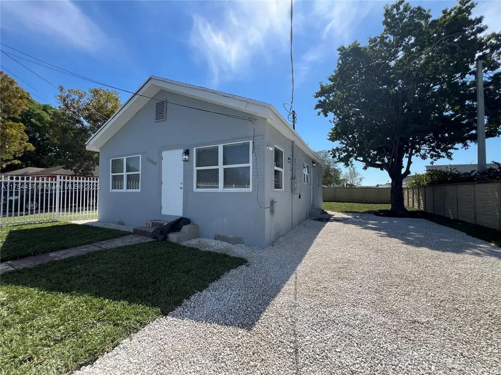 2654 NW 47th Street Miami FL 33142