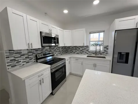 2654 NW 47th Street Miami FL 33142
