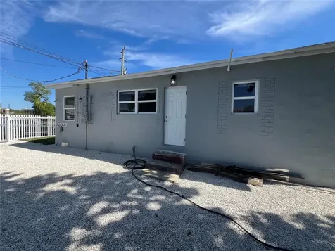 2654 NW 47th Street Miami FL 33142