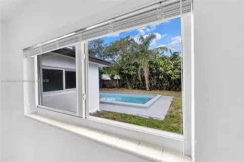 6733 Farragut Street Hollywood FL 33024