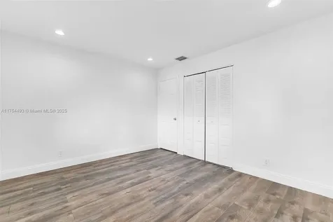 6733 Farragut Street Hollywood FL 33024