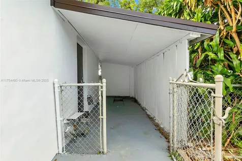 6733 Farragut Street Hollywood FL 33024