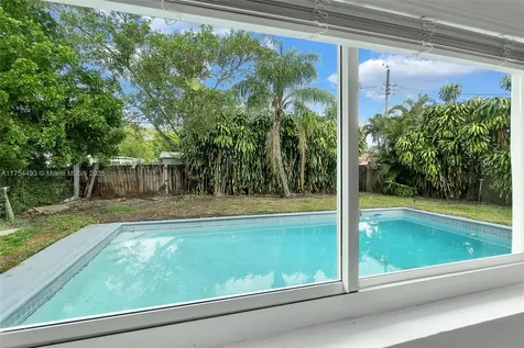 6733 Farragut Street Hollywood FL 33024