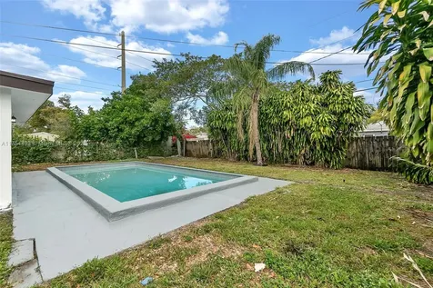 6733 Farragut Street Hollywood FL 33024