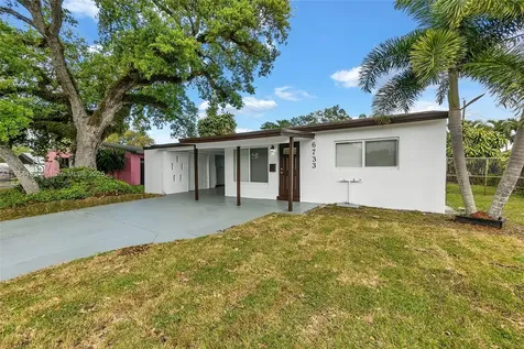 6733 Farragut Street Hollywood FL 33024