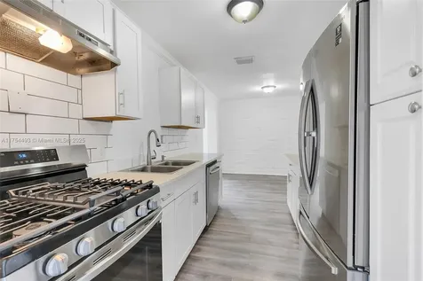6733 Farragut Street Hollywood FL 33024