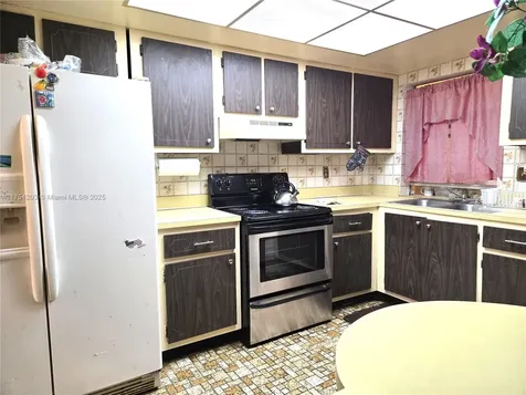 771 SW 67th Avenue North Lauderdale FL 33068