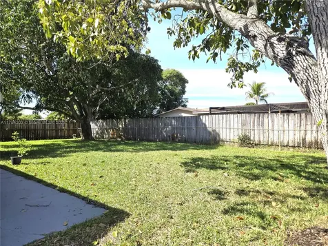 771 SW 67th Avenue North Lauderdale FL 33068