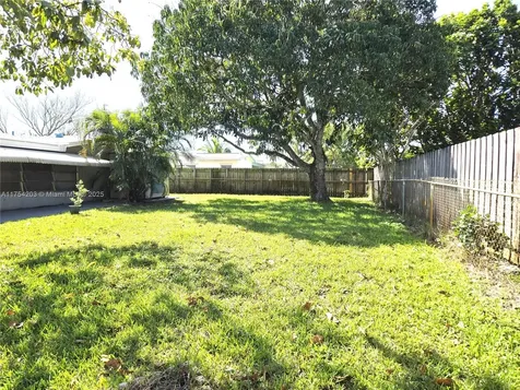 771 SW 67th Avenue North Lauderdale FL 33068