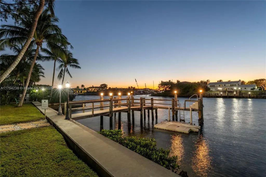 1091 Hillsboro Mile Hillsboro Beach FL 33062