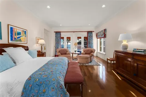 1091 Hillsboro Mile Pompano Beach FL 33062