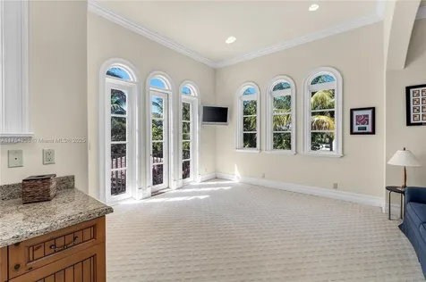 1091 Hillsboro Mile Pompano Beach FL 33062
