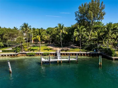 1091 Hillsboro Mile Pompano Beach FL 33062