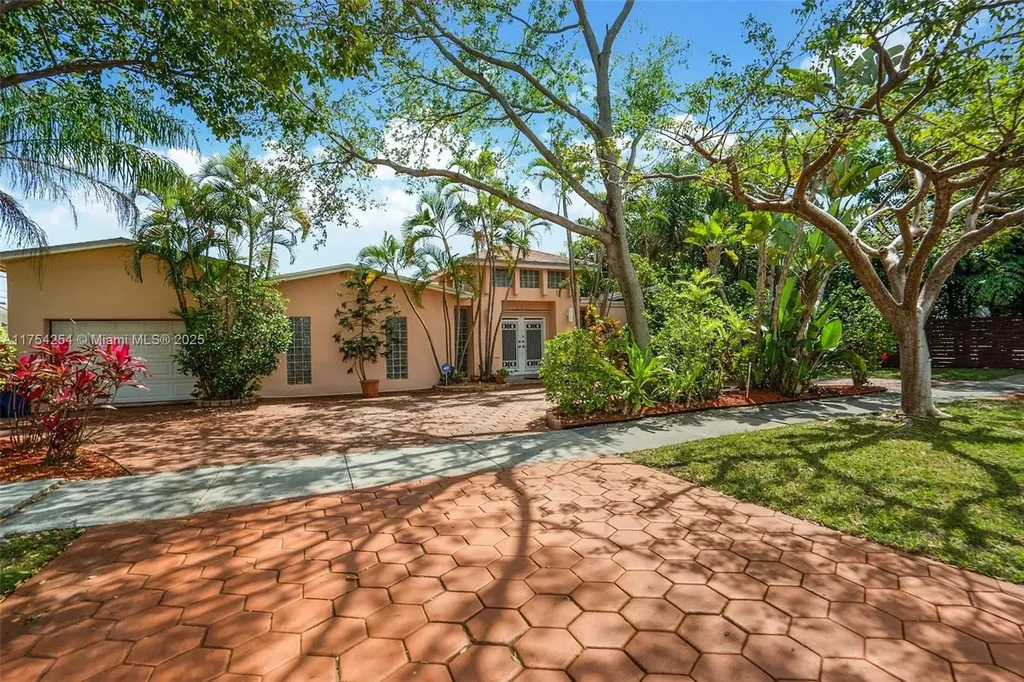 19301 NE 22nd Avenue Miami FL 33180