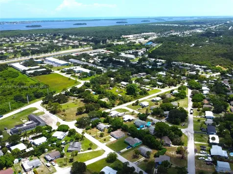 720 2nd Place SW Vero Beach FL 32962