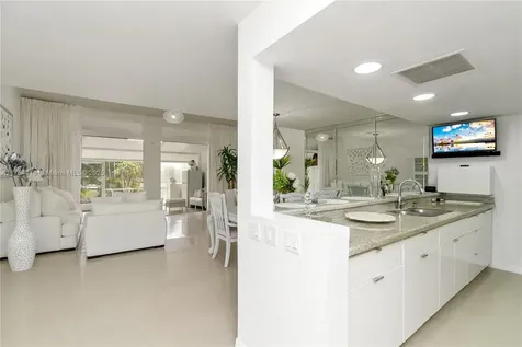 11030 S Lakeview Drive Pembroke Pines FL 33026