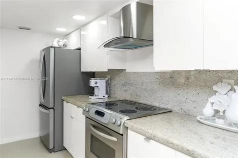 11030 S Lakeview Drive Pembroke Pines FL 33026