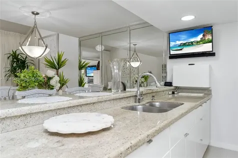 11030 S Lakeview Drive Pembroke Pines FL 33026