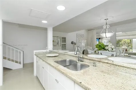 11030 S Lakeview Drive Pembroke Pines FL 33026