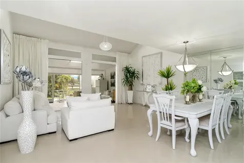 11030 S Lakeview Drive Pembroke Pines FL 33026