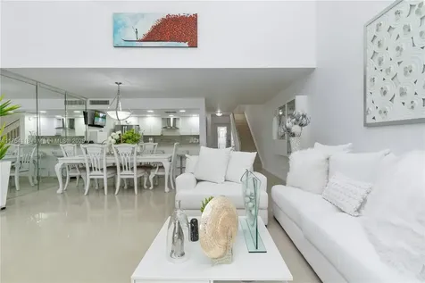 11030 S Lakeview Drive Pembroke Pines FL 33026