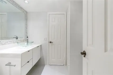 11030 S Lakeview Drive Pembroke Pines FL 33026