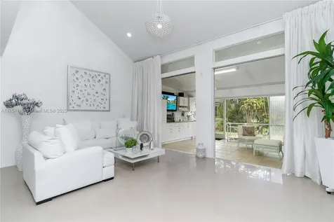 11030 S Lakeview Drive Pembroke Pines FL 33026