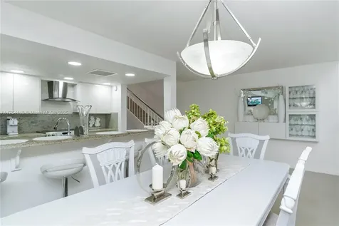 11030 S Lakeview Drive Pembroke Pines FL 33026