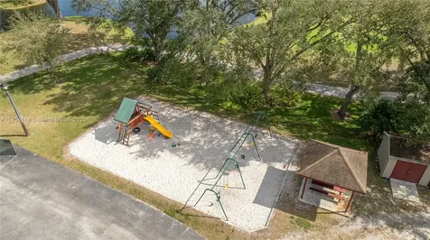 11030 S Lakeview Drive Pembroke Pines FL 33026